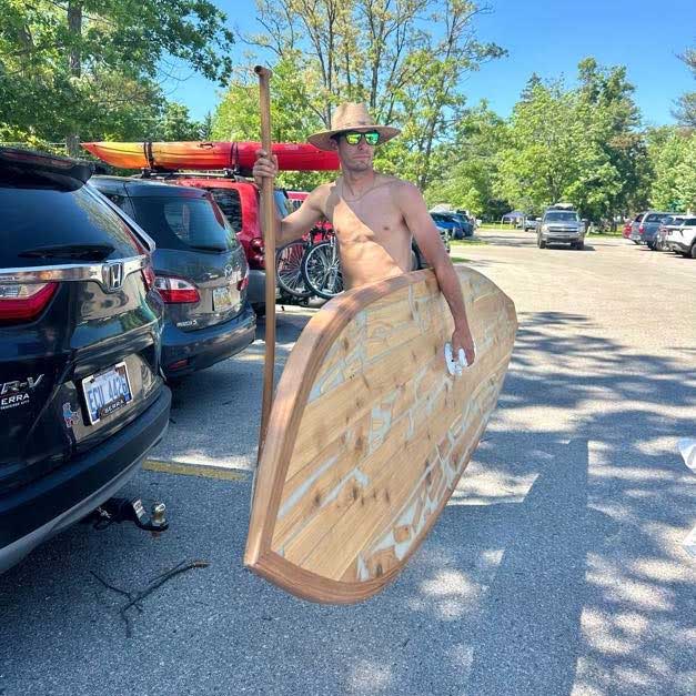 SUP-lifestyle-sw-how-to-carry-wood-paddleboard